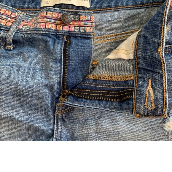 Hollister Jean Distressed Cut Off Shorts - Picture 5 of 9